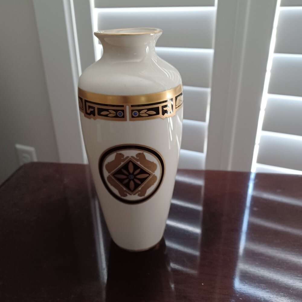 Cartier porcelain vase, Le Maison de L'Art Cartier